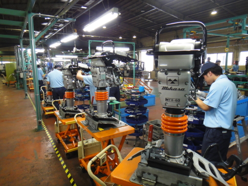  Assembly line: Tamping rammer
